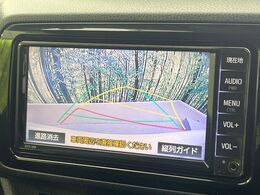 【バックカメラ】駐車時に後方がリアルタイム映像で確認できます。大型商業施設や立体駐車場での駐車時や、夜間のバック時に大活躍！運転スキルに関わらず、今や必須となった装備のひとつです！