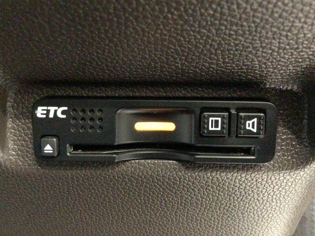 【ETC車載器】もはや必須アイテムのETCを搭載！高速道路のご利用時にとても便利！わずらわしい料金所での現金支払いが不要となりスムーズに通過できます♪