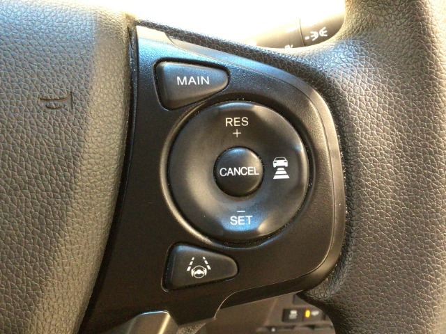 【アダプティブ・クルーズ・コントロール】予め設定した車速内でクルマが自動的に加減速。 前走車との適切な車間距離を維持しながら追従走行し、高速道路でのドライバーの疲労を軽減してくれる嬉しい機能付♪