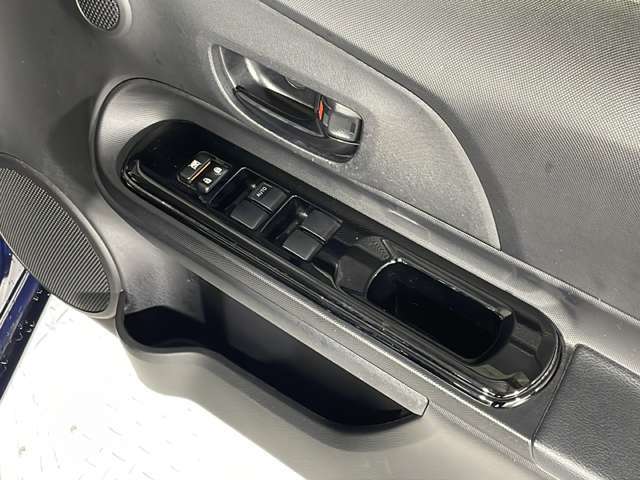 【窓操作部】軽い力で、窓を開けたり閉めたりすることができます！掲載箇所以外にご希望の写真がございましたら、お気軽にお問い合わせ下さい！メールや郵送でお送りさせていただきます。