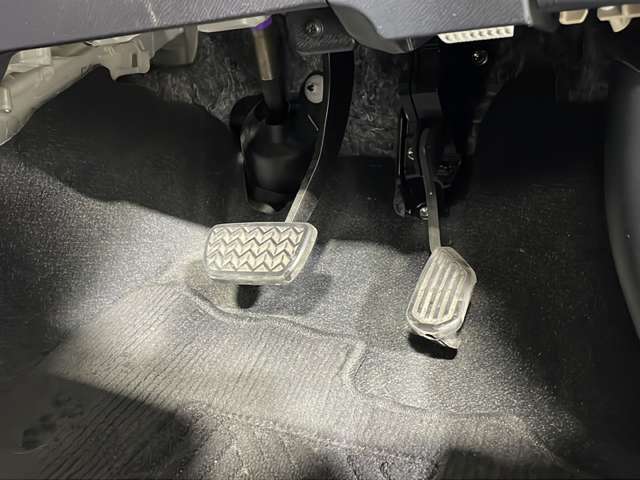 【アクセルブレーキ】傷も少なく状態が良いので、アクセルやブレーキなどの動作はとてもスムーズです！