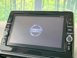 【大画面ナビ】人気の大型○○インチナビを装備。存在感のある大画面はインパクト大！ナビ利用時のマップ表示は見やすく、テレビやDVDは臨場感がアップ！いつものドライブがグッと楽しくなります♪