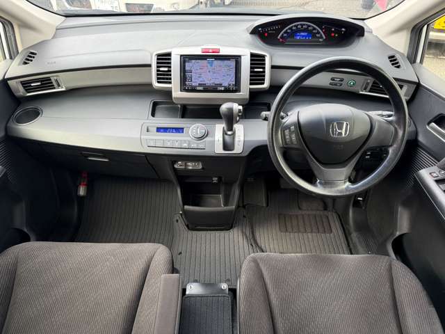 別途追加料金で基本保証より1年から3年までの保証期間延長と保証範囲拡大の長期保証がご加入頂けます。納車後はお近くの提携修理工場で保証修理が受けられます。遠方の方もご安心してご検討下さい。