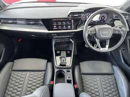 Audiのインテリアはエクステリア同様、優れたデザイン性とクオリティ、そして機能性を兼ね備えております。