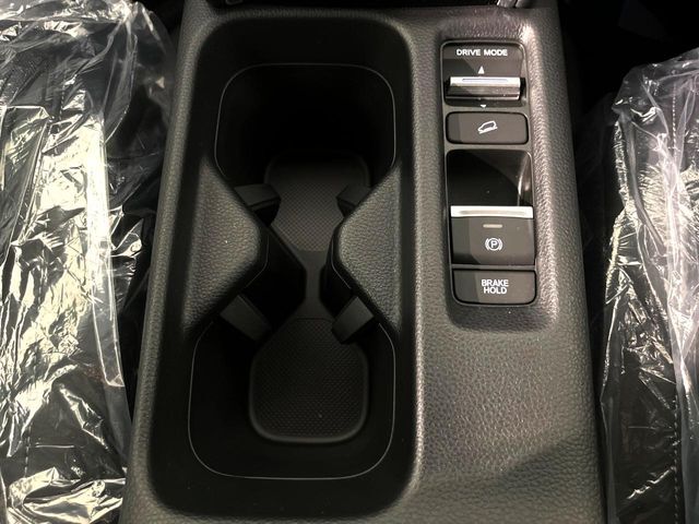 【オートブレーキホールド】信号待ちや渋滞で停車時にブレーキから足を離しても、停止状態を保持してくれます。前進するときはアクセルを踏めば自動で解除されるので安心♪街乗り運転が楽になります♪