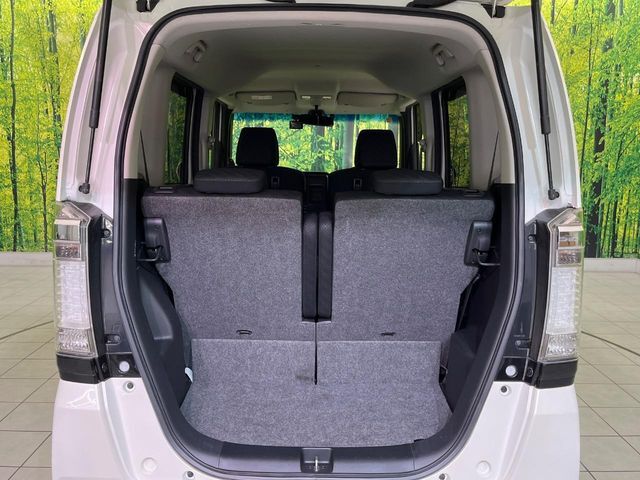 積み下ろしのしやすいデッキにはたっぷりと荷物を積み込んでいただけます。遊びから仕事まで、様々なシーンで頼れます♪