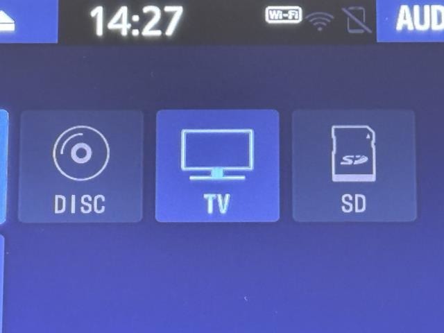 TVが見れるチューナーを装備しています。　新しい車でも付いていないことで、TVが見れない事も多々あるので要チェックです。