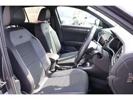 （運転席助手席）安全装備をオプションで追加するのは日本的発想。フォルクスワーゲン車はサイドエアバッグを全車標準で装備しております。