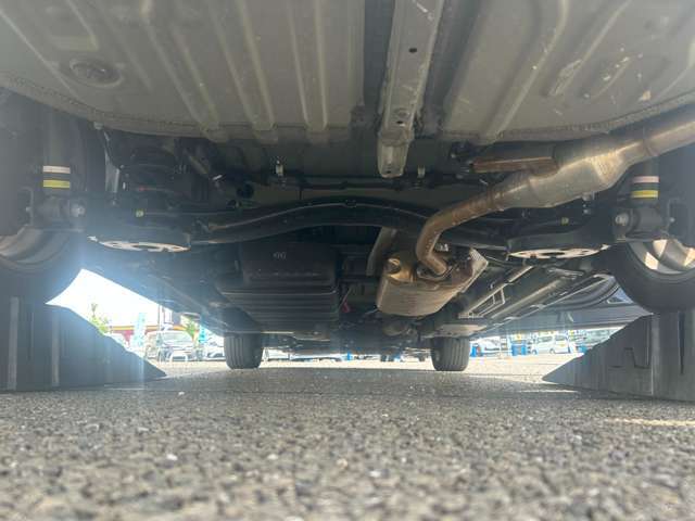 ■弊社では全車プロの専門業者によるルームクリーニングを実施しています！■室内の細かい所からエンジンルームまでキレイになった状態でお渡しいたします■