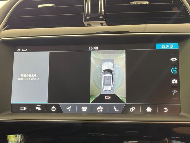 サラウンドカメラ（360°カメラ）　車載のカメラを駆使し、車を真上から見下ろしている映像に変換、センターディスプレイに表示させ、安全な駐車をサポート。縦列駐車や狭い場所への駐車に大きく役立ちます。