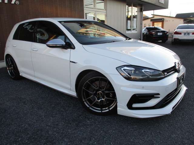 当店では、お客様のご来店に合わせて店頭に展示車を準備させていただいております。ご来店時に、店頭に現車がない場合もありますので、予めお電話にてご確認ください！フリーダイヤルまで