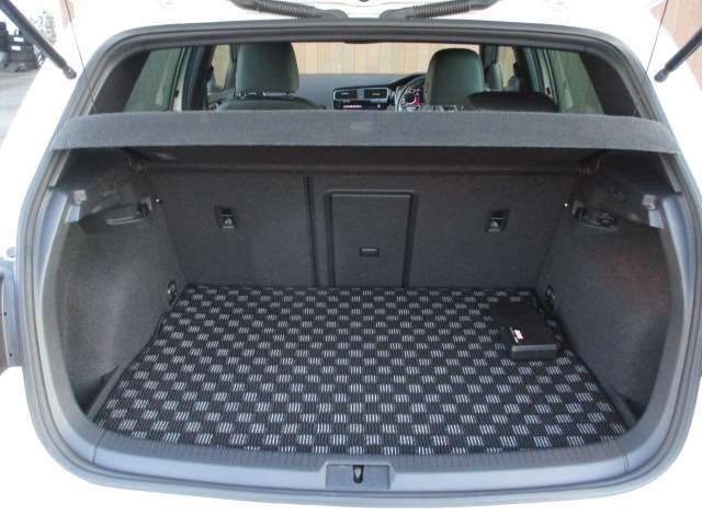ラゲッジスペース十分な広さあります。