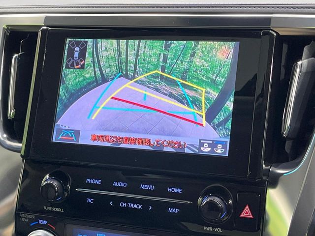 【バックカメラ】駐車時に後方がリアルタイム映像で確認できます。大型商業施設や立体駐車場での駐車時や、夜間のバック時に大活躍！運転スキルに関わらず、今や必須となった装備のひとつです！