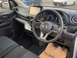 『ワイド保証1年』　日産販売店の中古車には無料で保証が付いています。品質に自信があるから実現した日産ならではの保証です。※一部保証に加入できない車両があります。