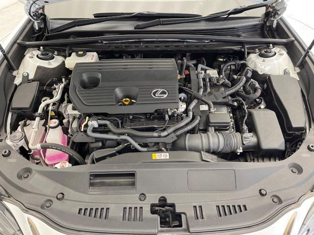 親切・丁寧な専門メカニックスタッフが応対！・車検・点検整備・事故等の修理などアフターサービスも安心。お車のカスタマイズもネクステージのサービススタッフまでご相談ください！