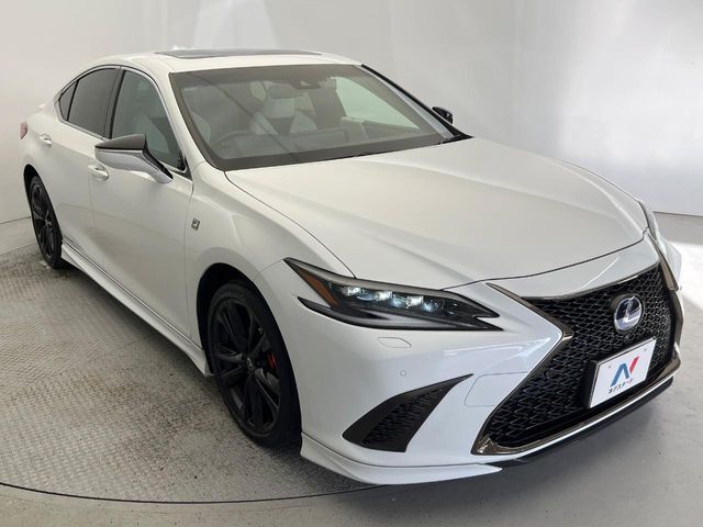 【TRDエアロ】人気のTRDエアロを装備！クルマの外観がよりスタイリッシュになり、街中で存在感あふれる1台に♪将来買い替える時にもリセールに影響しやすく、価値ある人気の装備です！