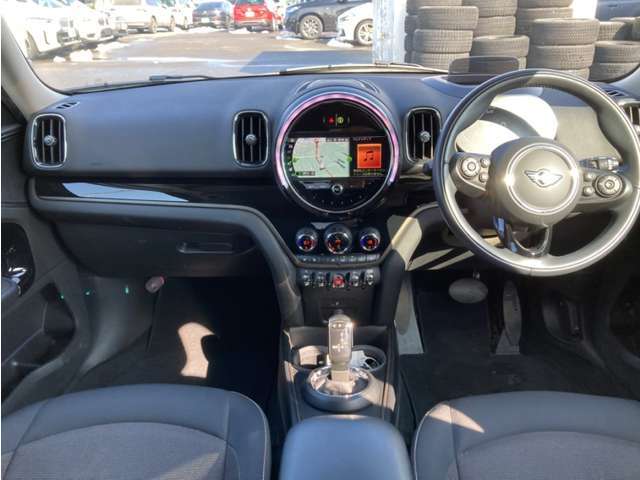 他社では車両価格が安くても膨大な諸経費で総支払額が高いケースが多く見受けられます…当社では整備費＆保証料込価格になりますのでご安心です♪