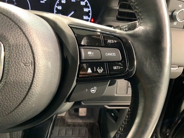 クルーズコントロールを装備しています。高速道路などで一定の速度で走ってくれるので運転が楽ですよ！速度を設定できますので、スピードの出しすぎにも注意できます。