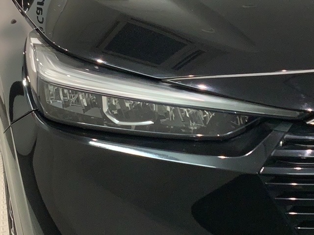 LEDヘッドライトは、点灯の瞬間から最大光量を発揮し、突然暗くなるトンネルなどでの安定感を高めます。