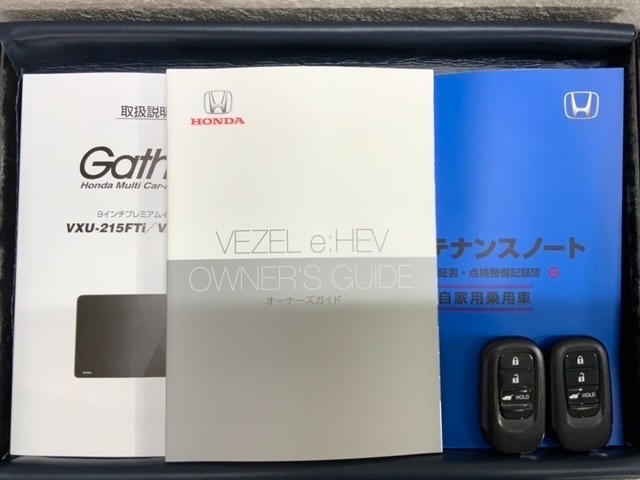 スマートキーは鍵をバッグに入れたままでもドアロックの開閉やエンジンのON・OFFができます。夜間や雨の日も鍵を探さなくて良いので便利です。