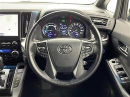 【ステアリング】軽い力で扱いやすいハンドルです。目立つ傷やスレなどなく綺麗な状態です！除菌プランいれていただくとさらに快適に！清潔なお車はお子様にも安心ですね！