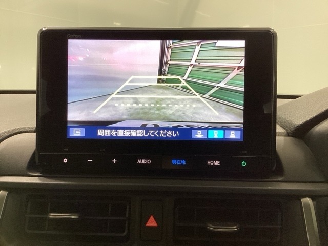 バックモニターにガイド線表示付きなので車庫入れも安心【カメラアングルは3パターンから選べます】知らない道でも安心して楽しくお出かけができます。