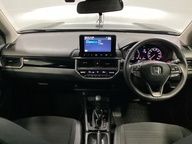 フロントガラスが大きく、ワイドな視界で運転もしやすくなるように、設計されています。