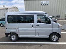 静岡ダイハツの中古車は、展示前に徹底した洗車や室内清掃を実施しております。
