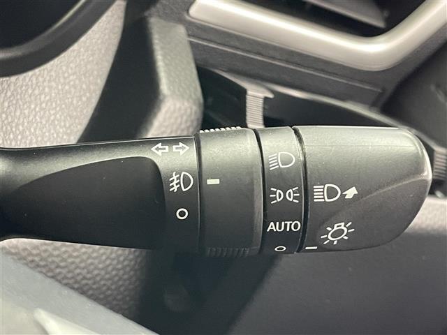 【　オートライト　】オートライトなのでライトの点け忘れを気にすることなく運転が出来ます♪