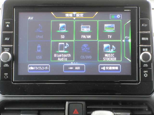 MM320D-Lナビ（SD方式）：CD・DVD・Bluetooth再生機能付なので、好きな音楽を聴きながら楽しいドライブガ可能です♪またフルセグTVチュ-ナ-内蔵ですので高画質にてTVの視聴も可能です！