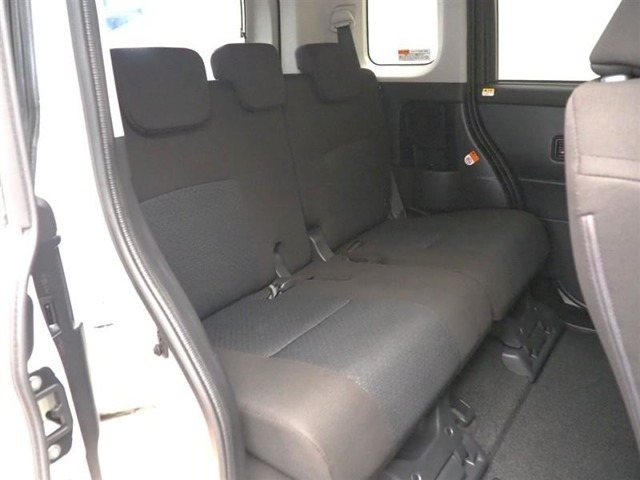 ゆとりある広々とした車内空間は、ドライブを始め買い物やレジャーなど、幅広く活躍します。一人でもみんなとでもお出かけを楽しみましょう！