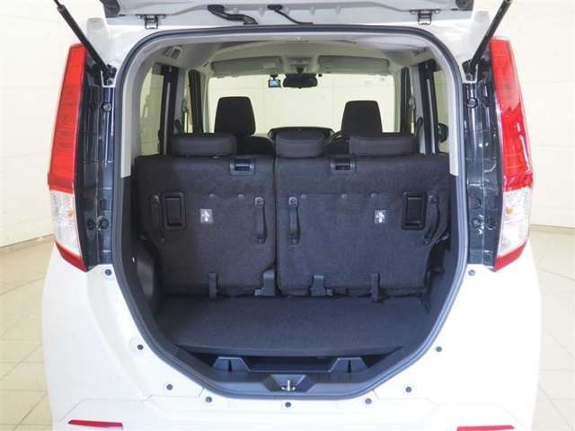 広々としたラゲージスペースを備えています。大きなものや長さのある荷物もしっかりと積み込めます。