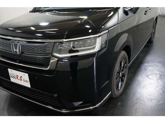 【フロント左側ヘッドライト】黄ばみもなく非常にきれいな状態です！納車前には再度仕上げて納車します！内外装問わず、とにかく徹底清掃・洗浄を行っております。私たちは自信をもって次なるお車をご提供致します。