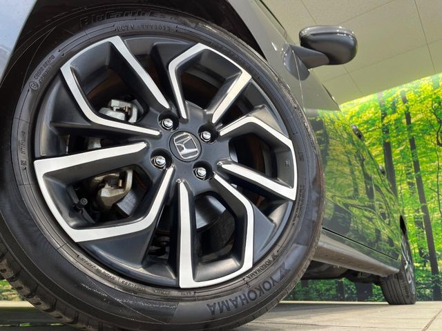 【純正16インチアルミホイール】外観にマッチした純正アルミホイールを装着しております。各種社外アルミホイールや、スタッドレスタイヤも取扱いしております。是非ご相談ください♪