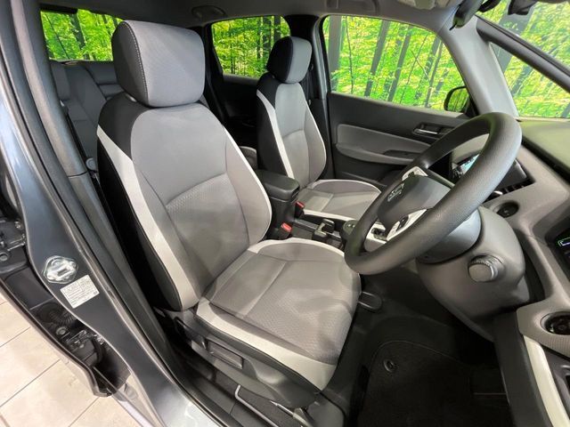 運転席シート廻りは使用感も少なく、良好な状態となっています。丁寧に使われていたことがよくわかりますね。