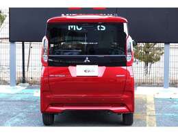 リヤワイパー付きで雨の日の後方視界を確保！！