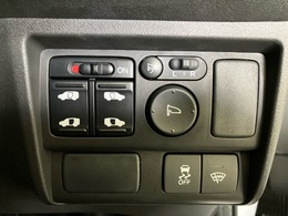 【両側パワースライドドア】両側が電動スライドドアになっております。狭い駐車場でのお子様の乗り降りの時などに安心です！