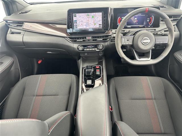 【インパネ全体】全方位で視界が広く、高い目線で運転もしやすいです！