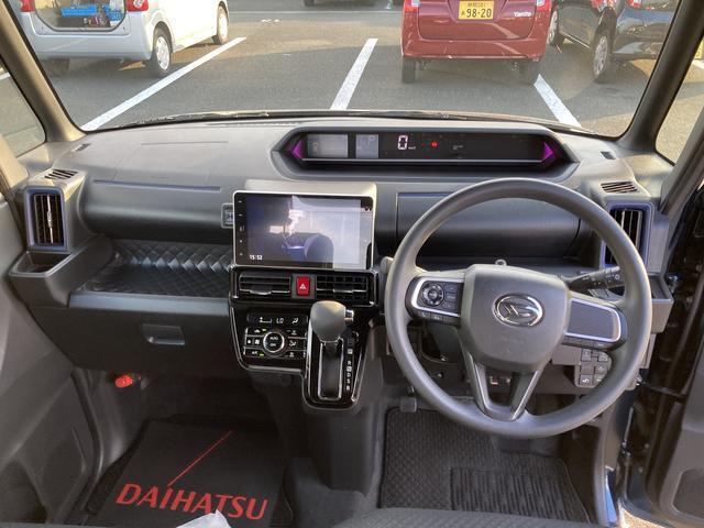 広々とした駐車場をご用意しておりますので、運転が苦手な方でもご安心ください。また、大型の屋根がございますので、雨に濡れることなくご移動できます。