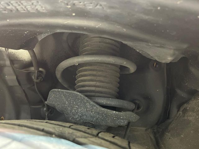 お車を安心してお乗りいただく為には、足回りの定期点検が欠かせません。サービスサポート（有償保証）では無料点検もご提供しており、安心のカーライフをお過ごしいただけるサポート体制が整っています。