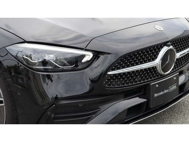 納車前整備は、メルセデスベンツ国際認定メカニックによる最新の検査ライン等の施設が充実した当社工場で入念に行います。