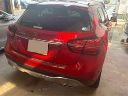 おしゃれなレッドカラーになります。