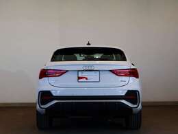 Audi Q3 Sportback 35 TDI quattro S line/LEDヘッドライト/アルミホイール 20スポーク Vデザイン グラファイトグレー 7.0J x 19