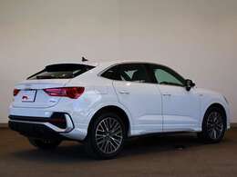 Audi Q3 Sportback 35 TDI quattro S line/LEDヘッドライト/アルミホイール 20スポーク Vデザイン グラファイトグレー 7.0J x 19
