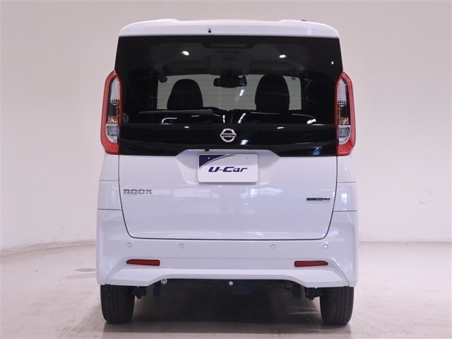 ハイマウントストップランプ採用で、後続車に対して自車の存在をアピールしてくれます！