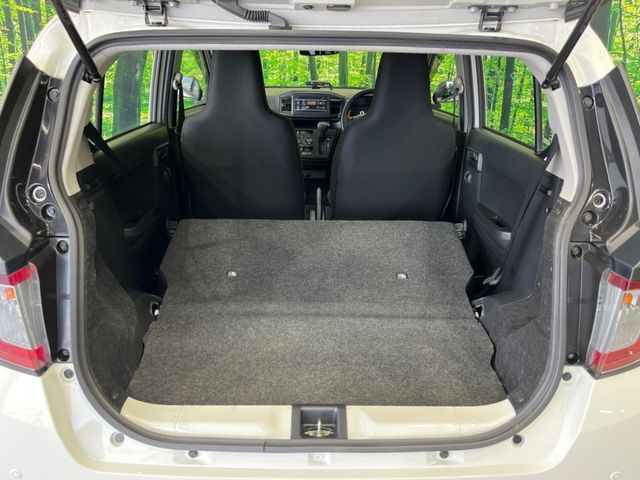 普段のお買い物や通勤、送迎等に十分な荷室スペースを確保しております。セカンドシートを倒すと、大きな荷物の積載も可能です♪