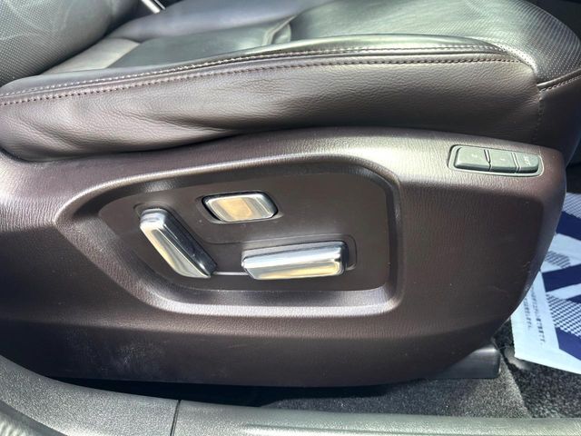 【パワーシート】スイッチ一つで簡単にシートの微調整が可能！電動だから力もいりません！快適なシートポジションにセットして、快適なドライブをお楽しみください。