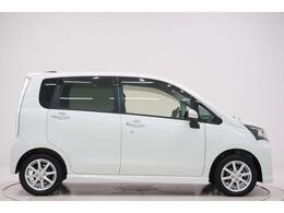 県内13店舗にて常時500台以上ダイハツ車を展示中です。見て、触って、納得のいく一台をぜひ見つけてください。