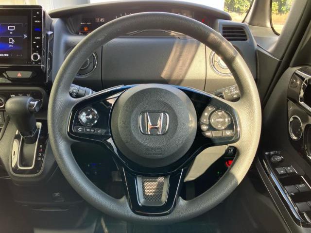 WECARSの展示場では実際に見て、触ってお車をお選びいただけます！知識の豊富な営業スタッフが様々なカーライフをご提案いたします！