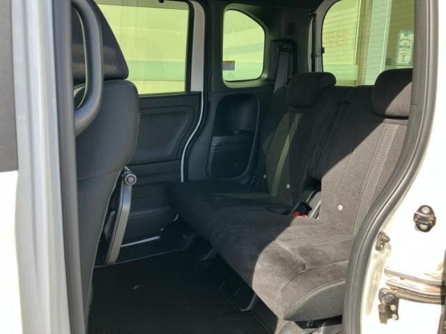 WECARSでは各商談席に大型モニターをご用意しております！見やすい大画面でゆったりと全国の在庫をご覧いただけます！是非ご来店お待ちしております！